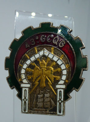  insigne 43 °GCQG dos guilloché deux pastilles drago Paris G1241 Prix :15 euros