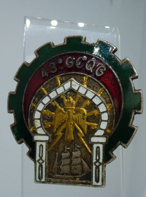 insigne 43 °GCQG dos guilloché deux pastilles drago Paris G1241 Prix :15 euros