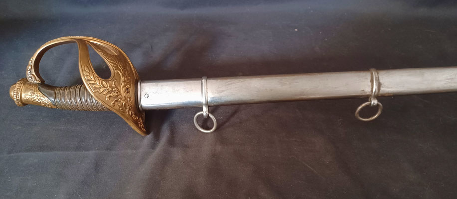sabre d'officier de cavalerie modèle 1896 vue des deux anneaux 
