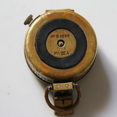 boussole anglaise  compas MK III  ww2 vue du dessous 