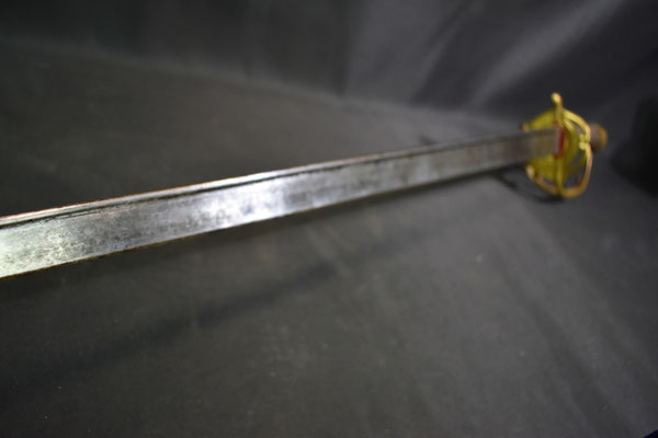 sabre d'officier de maréchaussée modèle 1787 ancien regime vue de la lame dans sa longueur 
