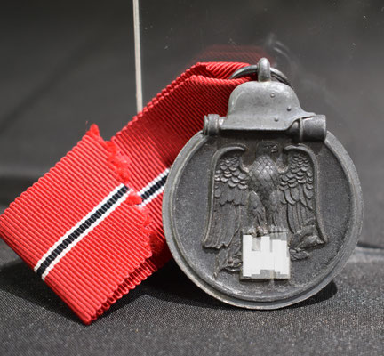 ost médaille avec son ruban  Prix: 70 euros 