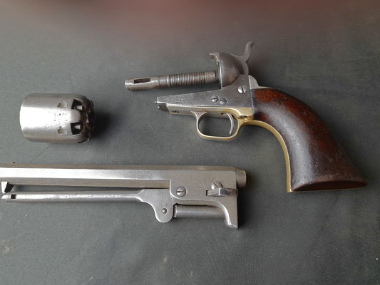  revolver colt 1851 navy cal 36 detail de l 'arme demonté 
