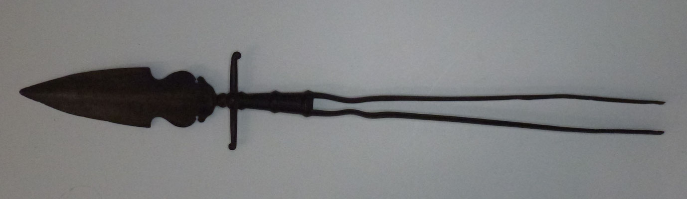 esponton d' officier allemand XVIIIème siècle en fer forgé .