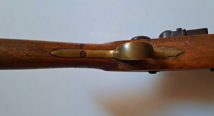 tromblon pistolet de voyage  à silex E.schesinger & Cnie Montevideo vue du pontet en laiton 