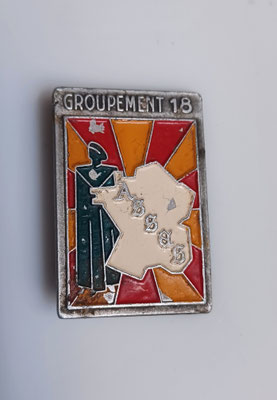 insigne chantier de la jeunesse groupement 18 .alu peint sans fabricant  petit manques de peinture .prix : 60 euros