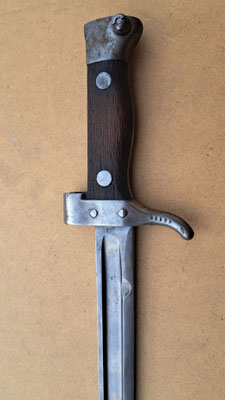 baïonnette berthier modèle 1892 avec porte baionnette .