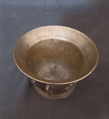 mortier bronze 17°siecle contrefort a ailettes 