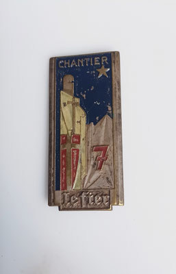  insigne jeunesse et montagne n°7. peint drago paris nice 25 rue beranger .III deposé. prix :80 euros 