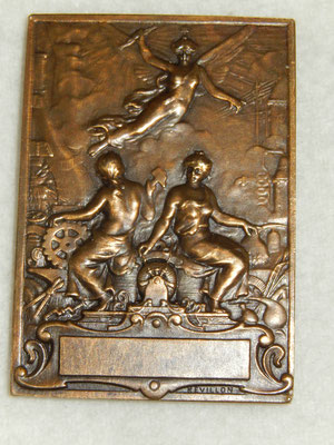médaille par Revillon 5.6 x 3.9 cm .maison de l'apprenti de Paris et de la région parisienne . prix 40 euros 