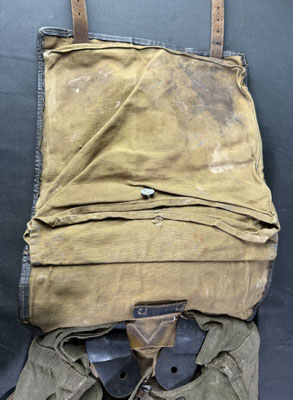 tornister 1942 avec renfort en cuir .