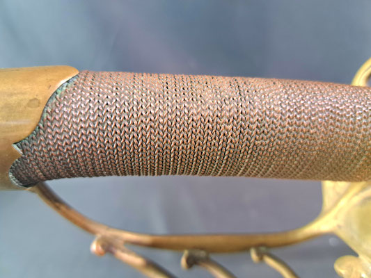 sabre d'officier de maréchaussée modèle 1787 ancien regime details du filigranne de la poignée.