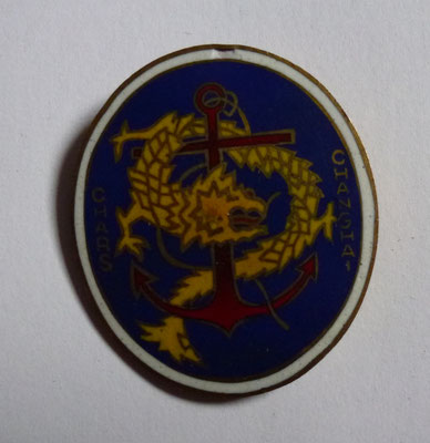 nsigne compagnie  chars de Changhaï .3,4cm .leger eclat à 12 h .prix 1300 euros
