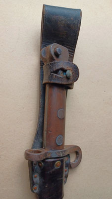 Baïonnette hollandaise m 1895 Mannlicher detail poignée bois 