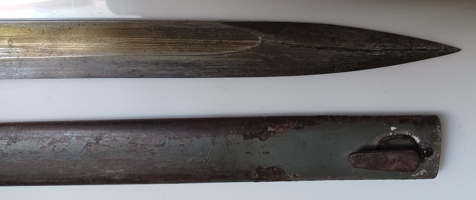 baïonnette  ersatz allemande avec reste de peinture felgrau 
