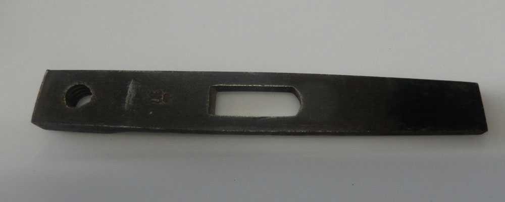 sous garde de détente  fusil dreyse modèle 1841.pièce  poinçonnée. prix 45 euros 