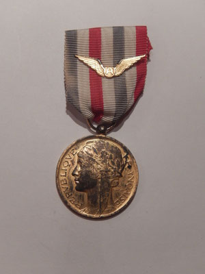 médaille aéronautique attribuée  1957  model vermeil. prix : 60 euros