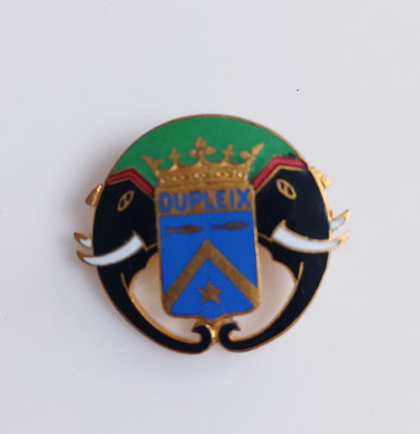 insigne marine Dupleix.croiseur .dos lis arthus bertrand deposé pastille AB .TBE .prix 30 euros