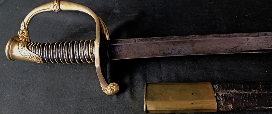 sabre modèle 1821 garde nationale 1830 vue poignée et chape du fourreau