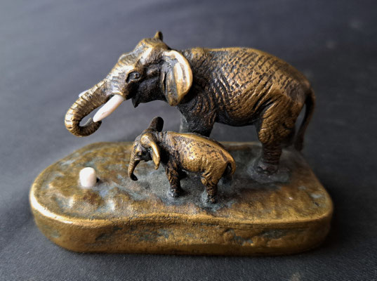 sonnette de table en bronze éléphants et son petit 