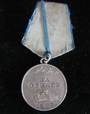médaille de la bravoure  en argent attribution  N° 1499661 ww2 . prix : 90 euros