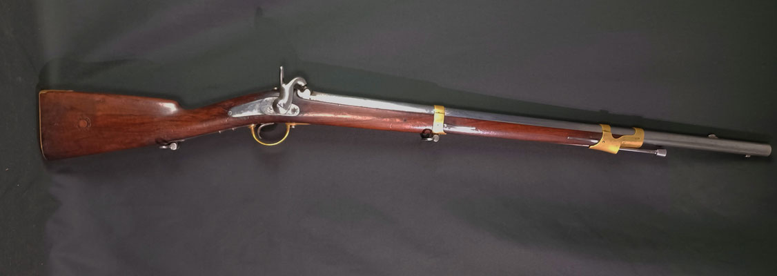 mousqueton de gendarmerie modéle 1842 .