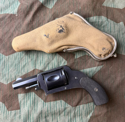 etui et revolver calibre 8 mm manufacture d'armes et cycles de saint etienne 