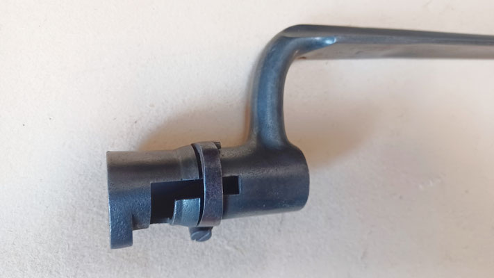 baïonnette à douille hollandaise type 1822 française  douille poinçonné w courronné 
