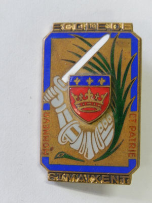 école saint maixent  embouti dos lisse DP25R.B h684  Prix 10 euros