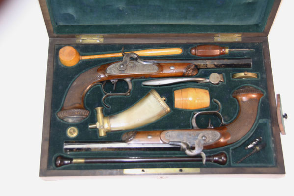 coffret nécessaire de pistolets de tir et duels 