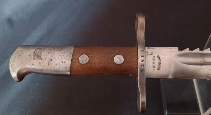 baïonnette suisse modèle 1914 pionner dent de scie detail poignée bois 