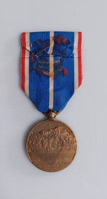 médaille de la rhenanie et de la ruhr trace de colle sur le ruban 