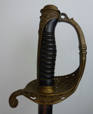 sabre d'officier  infanterie de marine IIIème république garde à une branche .
