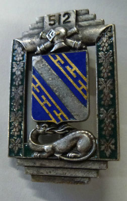  insigne 512° regiment de chars de combat .dos lis Arthus Bertrand Paris deposé poinçon sur pastille  .prix 100 euros