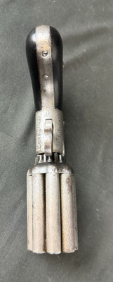 revolver poivrière 8 canons detail du haut des canons