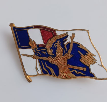 insigne marine la marseillaise croiseur .dos lis pastille ab .TBE prix 20 euros