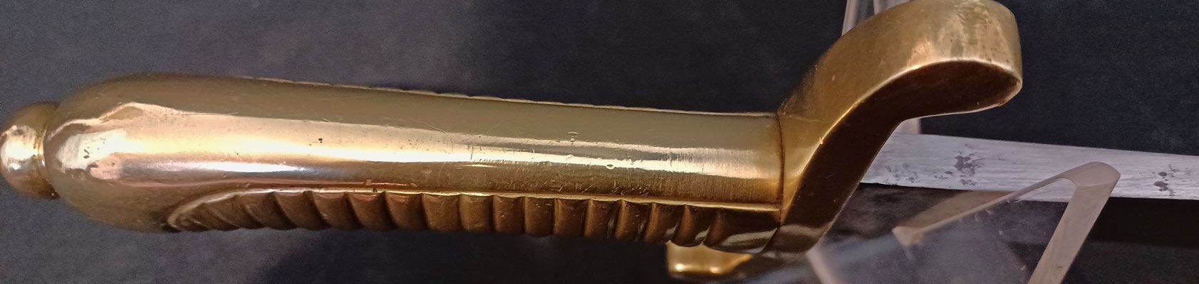 glaive saxon modèle 1845 detail de la poignée en laiton 