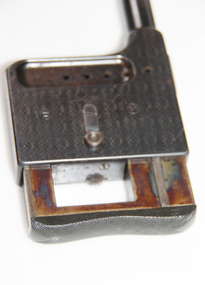 pistolet le gaulois N°2 carcasse gravé .