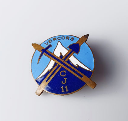 insigne chantier jeunesse et montagne N°11 Vercors .A Augis lyon dos grenelé .prix : 50 euros  