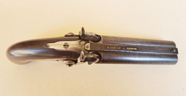 pistolet double canon à percussion  H.Jaquet à Geneve  vue de haut du pistolet 