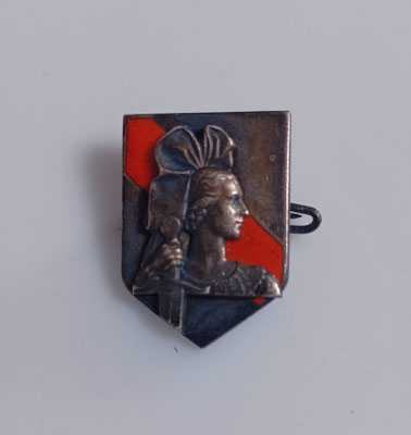 insigne marine batiment de ligne .poinçon  pastille AB dos lis .TEB .prix 25 euros