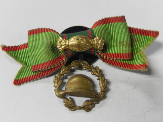 boutonnière amicale des anciens combattant .     15 euros 