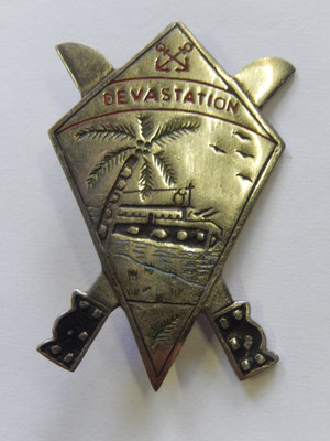 insigne cuirassé de rivière "Dévastation"  Fabrication locale.  Prix : 2000 euros