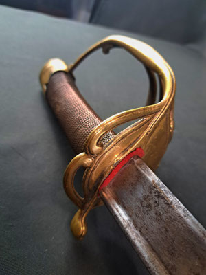 sabre d'officier de maréchaussée modèle 1787 ancien regime details du dessous de la  poingnée.