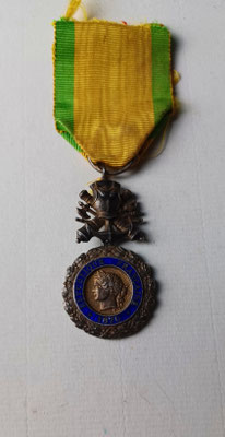 mèdaille militaire bi face aux canons 