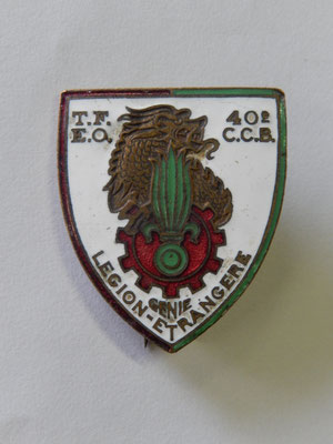  insigne 10 °C.C.B .   texte au dos  prix : 30 euros