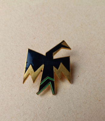 insigne ELAA1/22 Ain .matriculé 140 arthus bertrant rue de rennes  paris .prix :180 euros