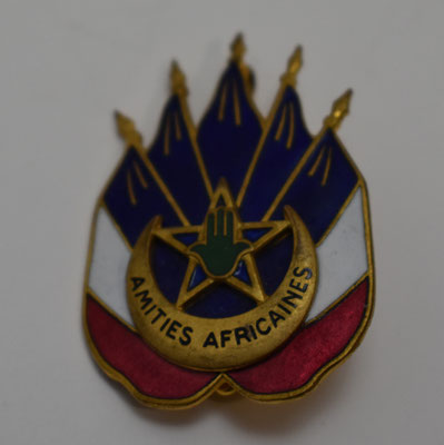 indsigne amitiés  africaines  dos lis arthus bertrand paris deposé  . prix 10 euros 
