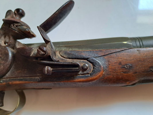 tromblon pistolet de voyage  à silex E.schesinger & Cnie Montevideo detail de la platine 