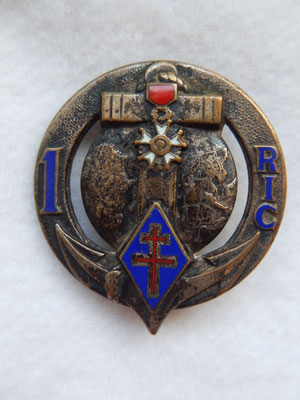 insigne 1°RIC .AREMAIL Prix : 20 euros 